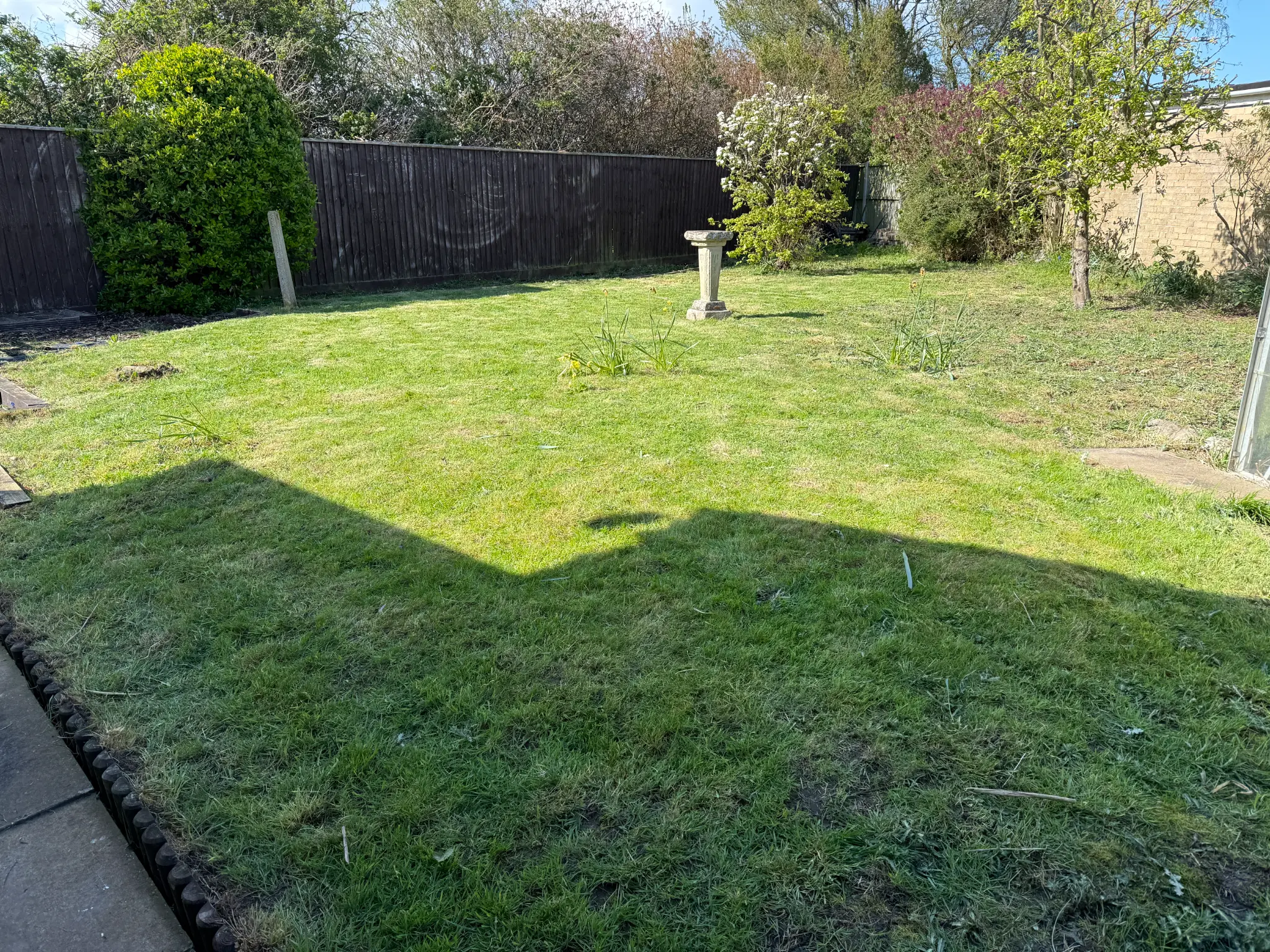HOMELAWN gardener at work